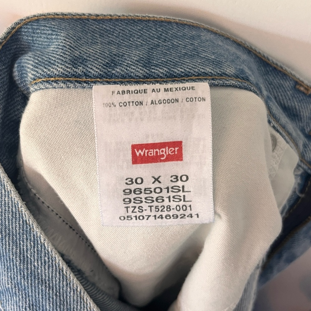 Great Condition Wrangler Jeans Medium Wash - Picture 4 of 4